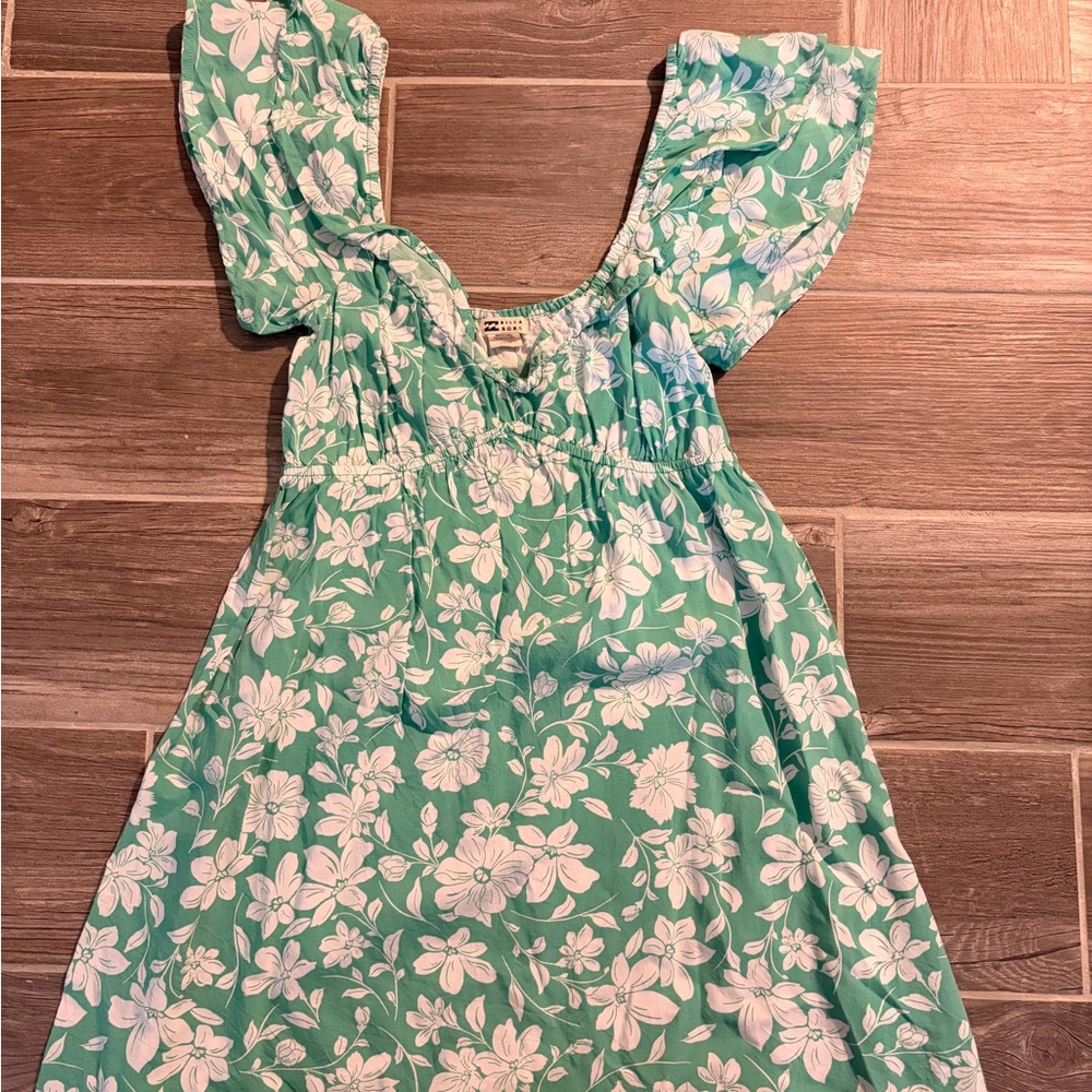 Billabong women’s Floral Dress in Green and White